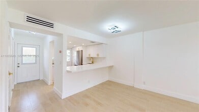 1333 E Hallandale Beach Blvd in Hallandale Beach, FL - Building Photo - Building Photo