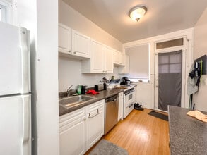 935 Judson Ave, Unit J06P in Evanston, IL - Foto de edificio - Building Photo