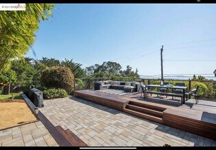 6344 Snake Rd in Oakland, CA - Building Photo - Building Photo