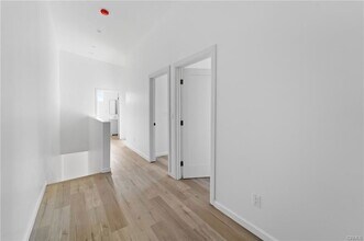 8512 Wilbur Ave in Los Angeles, CA - Building Photo - Building Photo