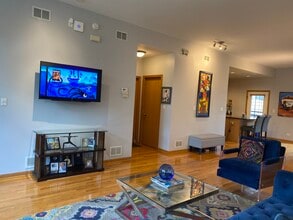 449 E Bowen Ave in Chicago, IL - Building Photo - Building Photo