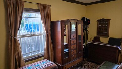 1415 W 49th St in Los Angeles, CA - Building Photo - Building Photo