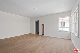 148 S McCarty Dr in Beverly Hills, CA - Building Photo