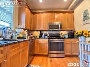 54 Carleton St, Unit 2 in Newton, MA - Building Photo - Building Photo