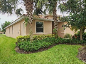 2432 Caslotti Way in Cape Coral, FL - Building Photo - Building Photo