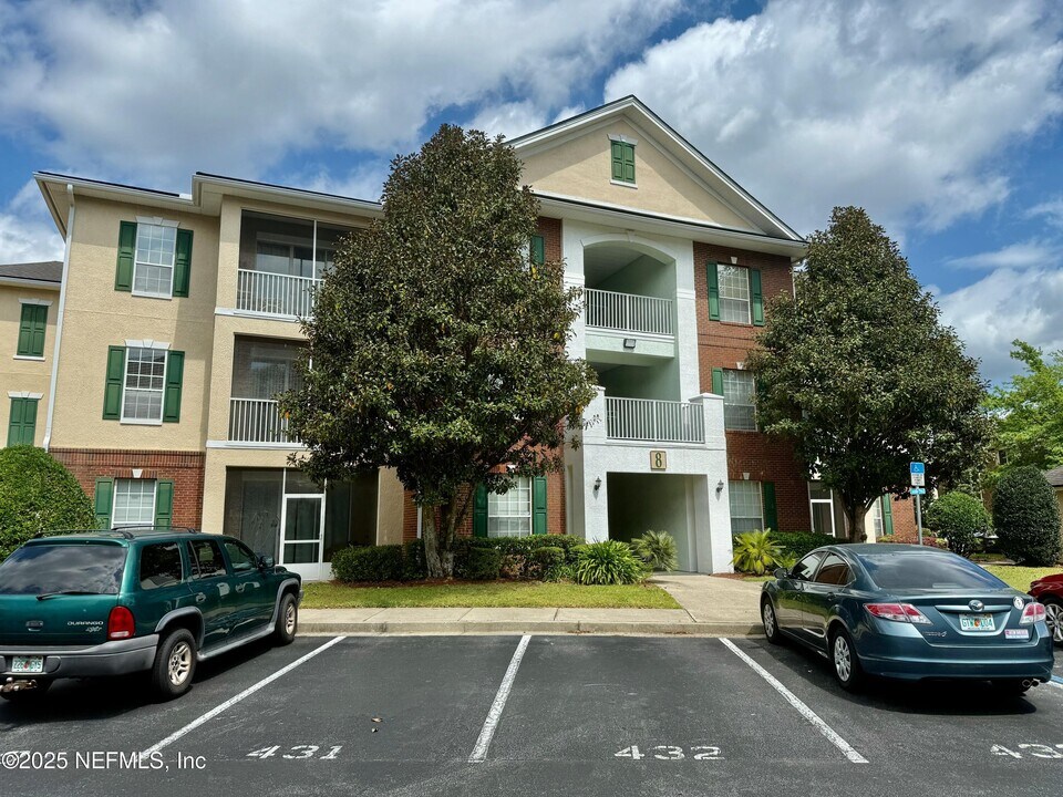 785 Oakleaf Plantation Pkwy in Orange Park, FL - Foto de edificio