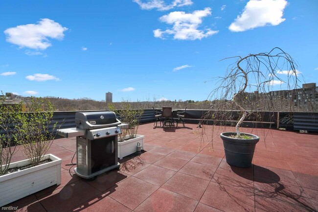 35 S Huntington Ave-Unit -Unit 308 in Boston, MA - Building Photo - Building Photo