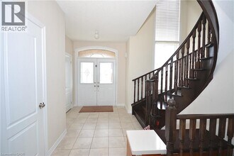 2105 Falling Green Dr in Oakville, ON - Building Photo - Building Photo