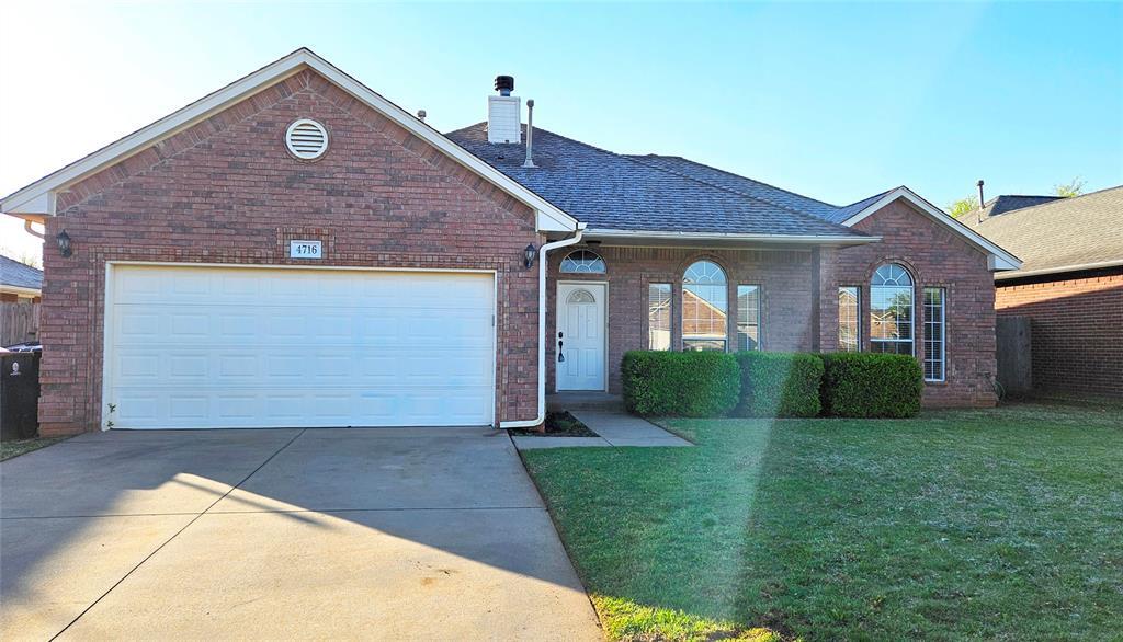 4716 Jay Matt Dr in Yukon, OK - Building Photo