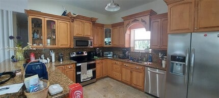 8105 SW 17th Ter in Miami, FL - Building Photo - Building Photo