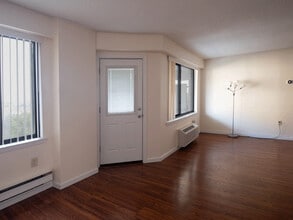 307 Prospect Ave in Hackensack, NJ - Building Photo - Building Photo