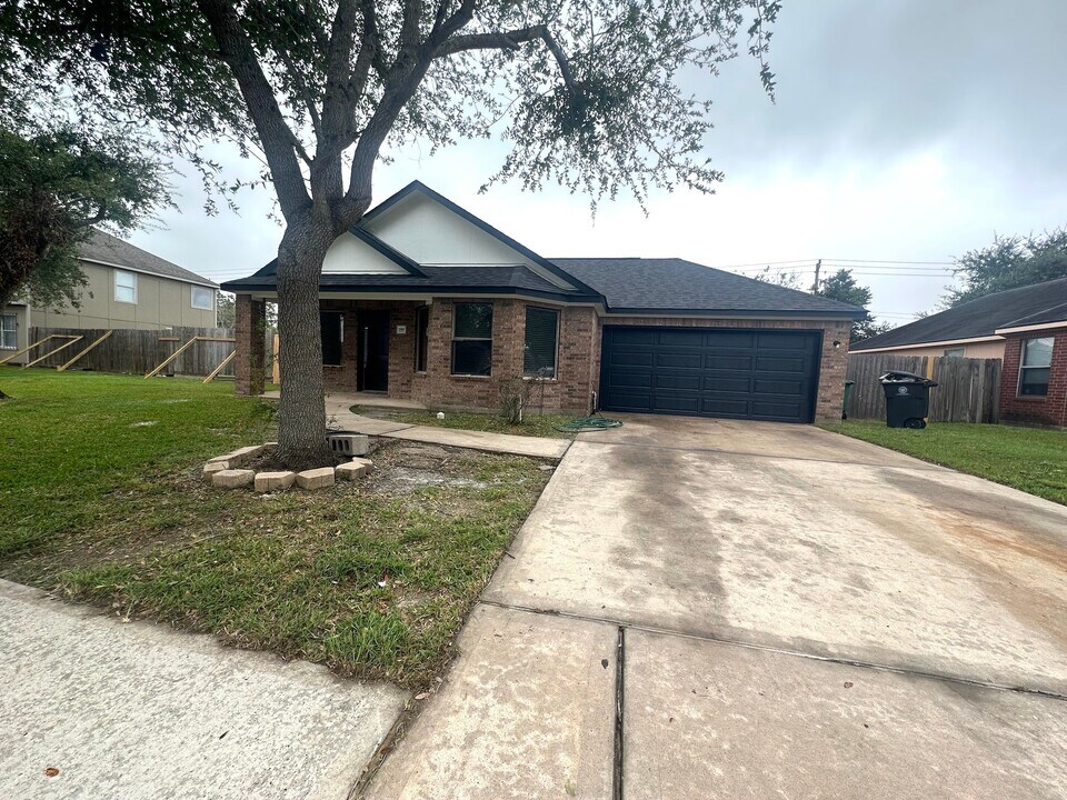 15007 Jerek Dr in Houston, TX - Building Photo