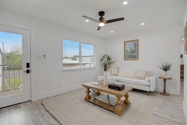 1200 E 52nd St in Austin, TX - Building Photo - Building Photo