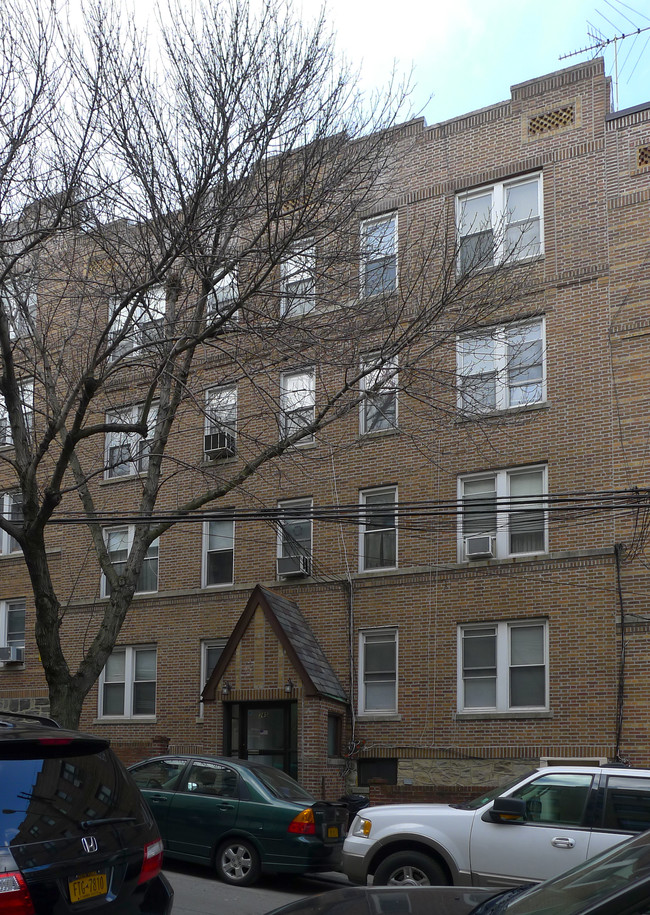 265 E 237th St in Bronx, NY - Building Photo - Building Photo