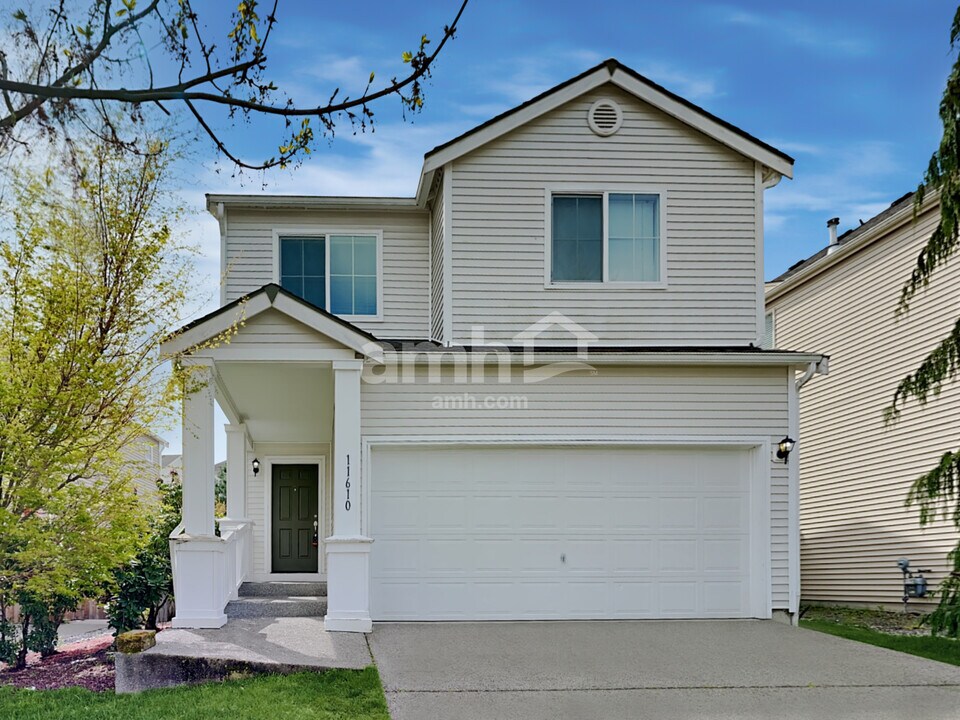 11610 188th St E in Puyallup, WA - Building Photo