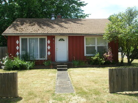 157 Branton St in Sutherlin, OR - Foto de edificio - Building Photo