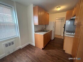 39 Glenbrook Rd in Stamford, CT - Building Photo