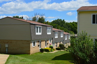 Little Acres Apartments & Townhomes in Hermitage, PA - Building Photo - Building Photo