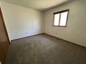 220 E 2nd Ave in Buhler, KS - Building Photo - Building Photo