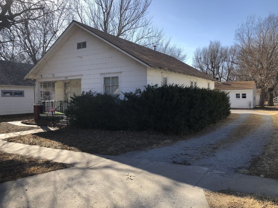 923 N High St in Newton, KS - Foto de edificio