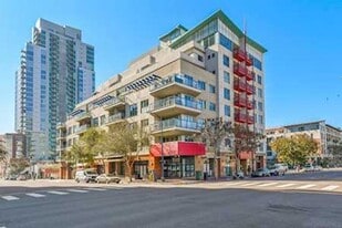 875 G St in San Diego, CA - Building Photo