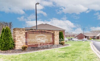 201 Stonebench Cir in Jeffersonville, IN - Building Photo