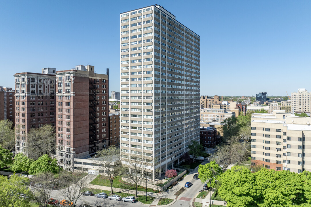 Carmen Marine Apartments in Chicago, IL - Building Photo