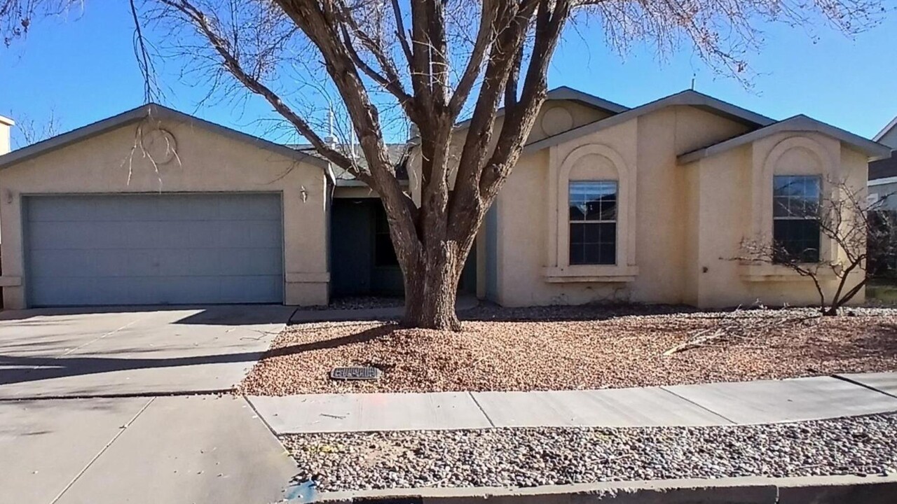 1324 Elkslip Dr NE in Rio Rancho, NM - Building Photo