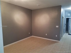 21201 NW 14th Pl-Unit -1-18 in Miami, FL - Building Photo - Building Photo
