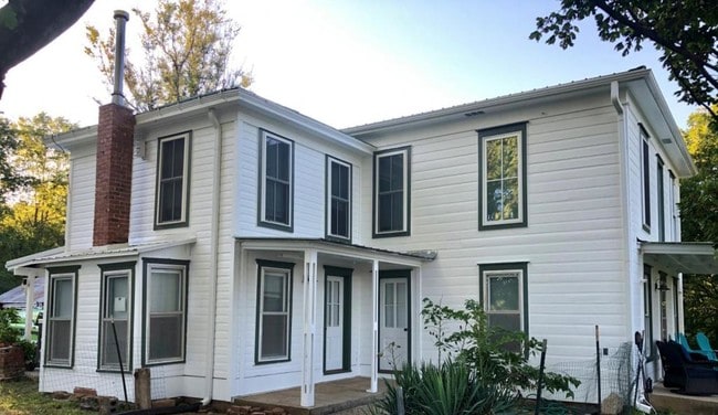 769 E 1650 Rd in Baldwin City, KS - Building Photo - Building Photo