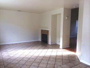 250 Santa Fe Dr in Gilroy, CA - Building Photo - Building Photo