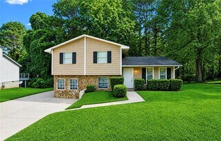 4515 Doral Dr SW in Atlanta, GA - Building Photo