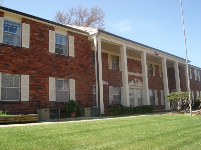 Unity Villa Apartments in Lee's Summit, MO - Building Photo