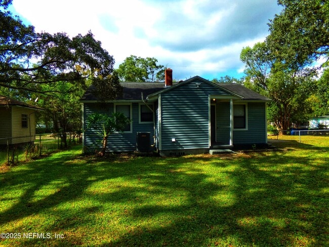 2456 Ellington Ave in Jacksonville, FL - Building Photo - Building Photo