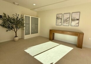 14535 Weddington St in Los Angeles, CA - Building Photo - Building Photo