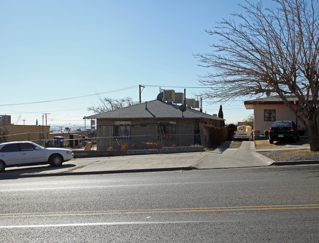 2820 Fort Blvd in El Paso, TX - Foto de edificio - Building Photo