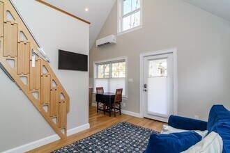 12 Maugus Ave in Wellesley, MA - Building Photo - Building Photo