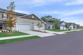 West Shire Village in Ocala, FL - Foto de edificio - Building Photo