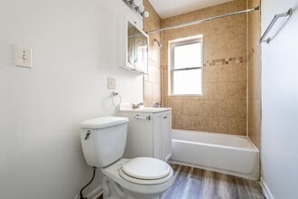 215 E 68th Chicago, IL 60637 in Chicago, IL - Foto de edificio - Building Photo