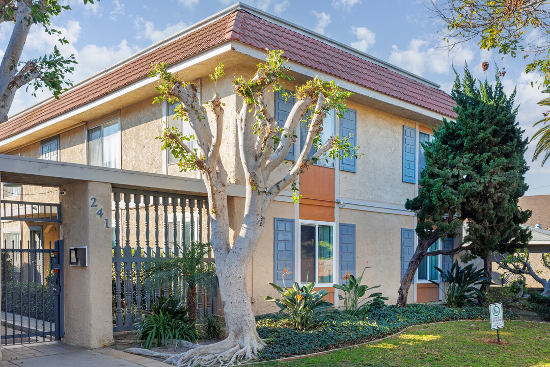 Lido Apartments - 241 Avocado St in Costa Mesa, CA - Building Photo