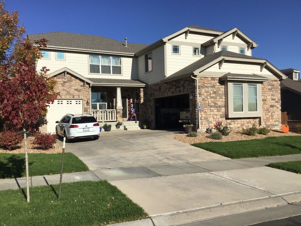 5305 S Haleyville Way in Aurora, CO - Building Photo