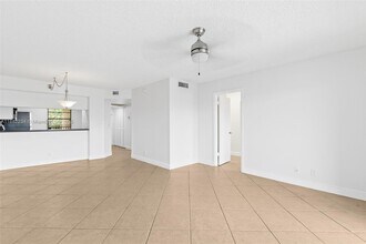 10501 W Broward Blvd in Fort Lauderdale, FL - Building Photo - Building Photo
