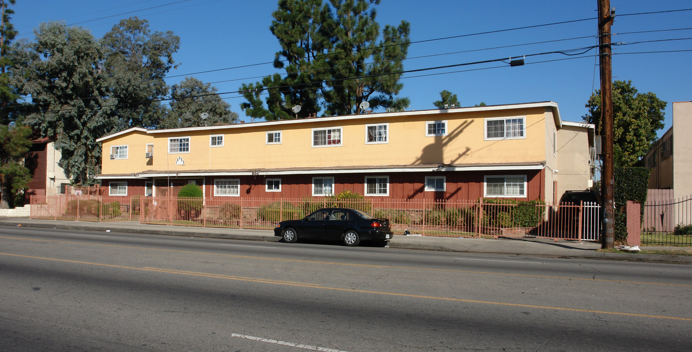 14959 Vanowen St in Van Nuys, CA - Building Photo