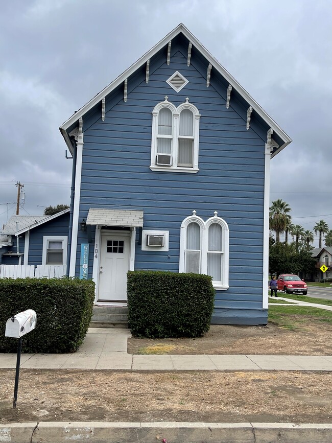 104 N H St, Unit 104 N H St.