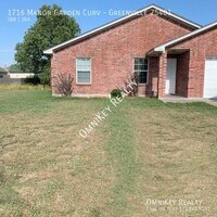 1716 Manor Garden Curve