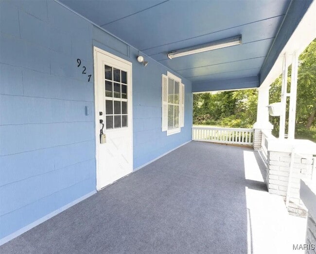 property at 927 West End Pl