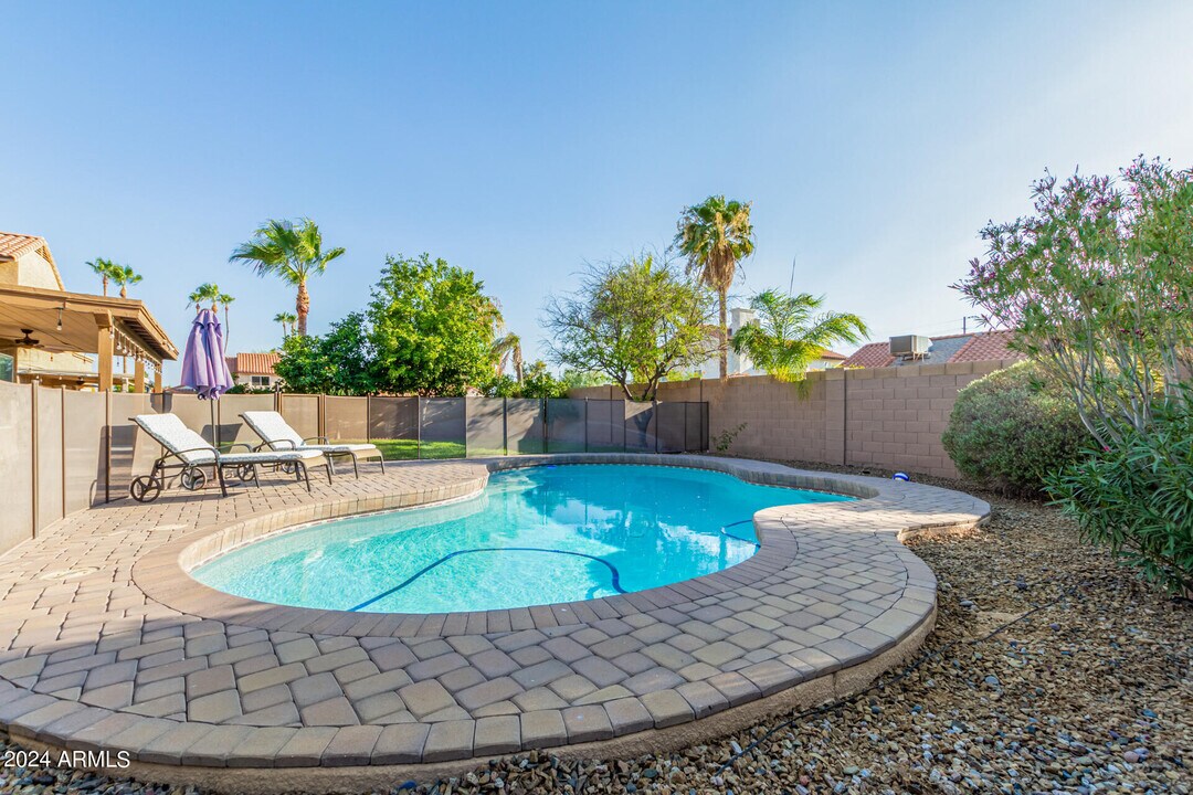 15824 N 57th St in Scottsdale, AZ - Building Photo