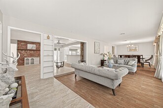 9310 Cliffwood Dr in Houston, TX - Building Photo - Building Photo