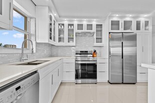 1200 Hibiscus Ave, Unit 401 in Pompano Beach, FL - Building Photo