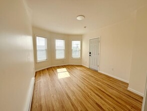 70 Lindley St in Bridgeport, CT - Foto de edificio - Building Photo